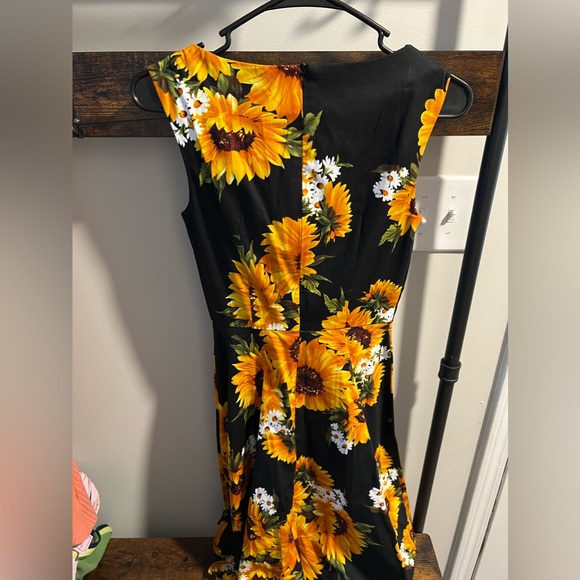 8”s Style Sunflower Dress - Picture 5 of 6